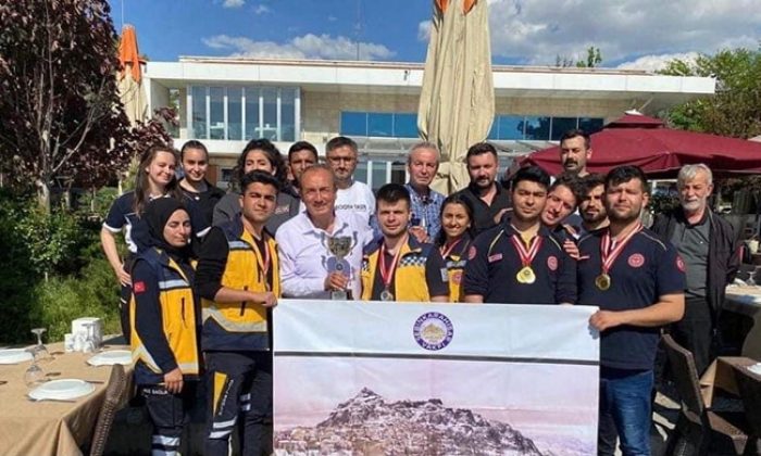 Ak Parti ilçe Başkanı Nejat Okuyar `dan Şebinkarahisar Sosyal Bilimler Meslek Yüksekokulu öğrencilerine tebrik mesajı