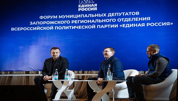 Владимир Якушев: Муниципальные депутаты должны быть готовы к постоянному контакту с людьми и ответам на сложные вопросы