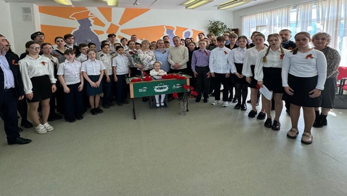 Birleşik Rusya’nın girişimiyle Habarovsk Krayı’ndaki Sovetskaya Gavan’a bir Kahraman Masası kuruldu