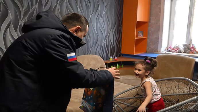 Электрогитара, беговая дорожка, планшет, билеты в цирк: «Единая Россия» исполняет детские мечты по всей стране