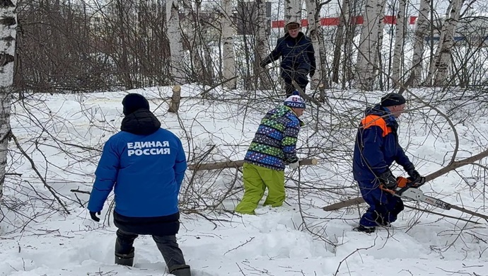 Birleşik Rusya, bölgelerde kar temizleme çalışmaları gerçekleştirdi