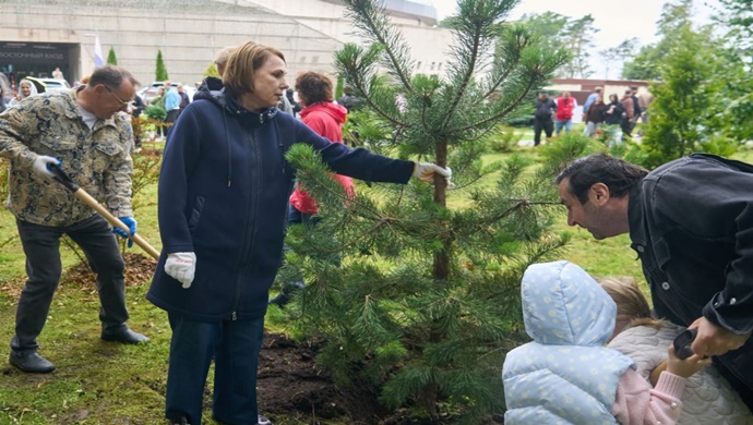 “Temiz Ülke” parti projesi kapsamında Kaliningrad Oblastı’ndaki Svetlogorsk’a ağaç dikildi