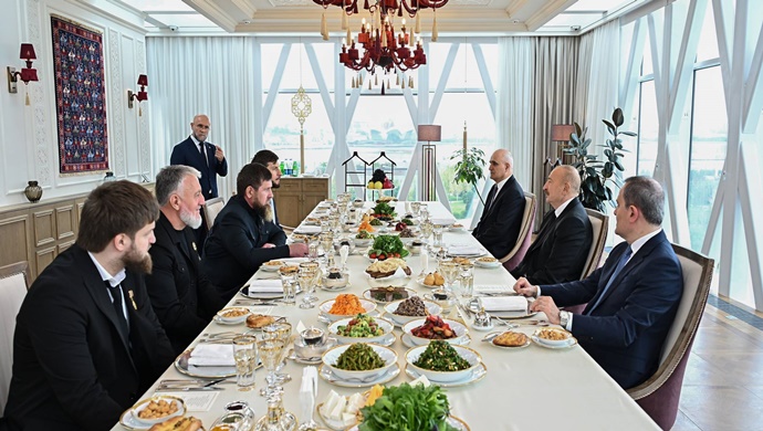 İlham Aliyev ve Rusya’nın Çeçen Cumhuriyeti Devlet Başkanı birlikte öğle yemeği yediler