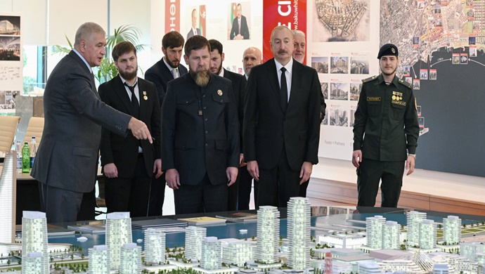 İlham Aliyev ve Rusya’nın Çeçen Cumhuriyeti başkanı “Bakü Beyaz Şehri”ni ziyaret etti